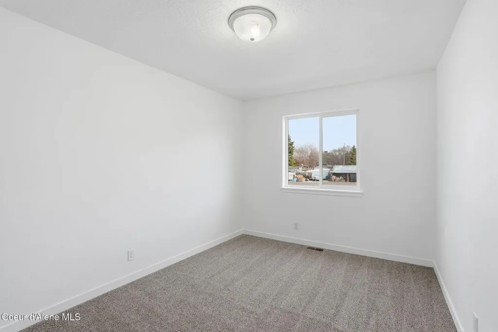 1428 N Michigan Lane Greenacres WA 99016