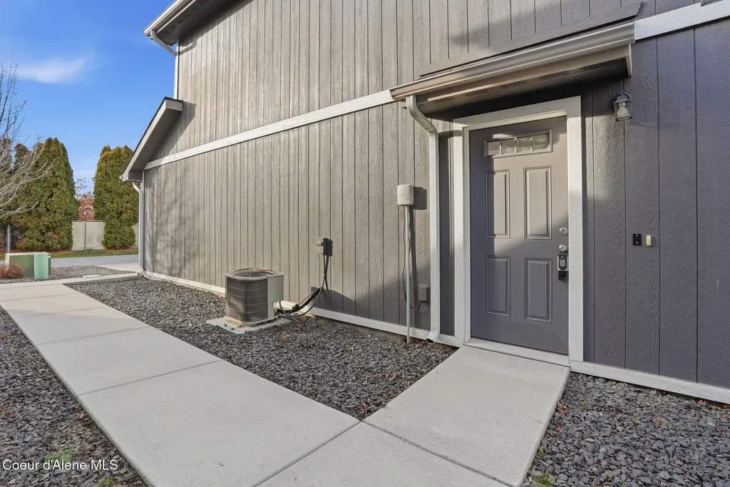 1428 N Michigan Lane Greenacres WA 99016