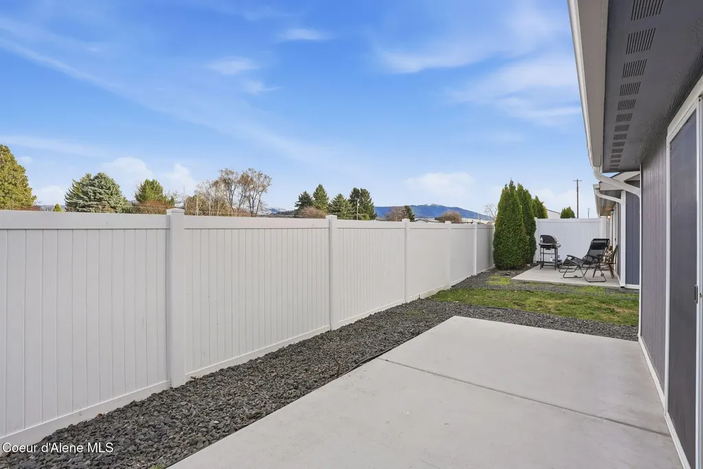 1428 N Michigan Lane Greenacres WA 99016