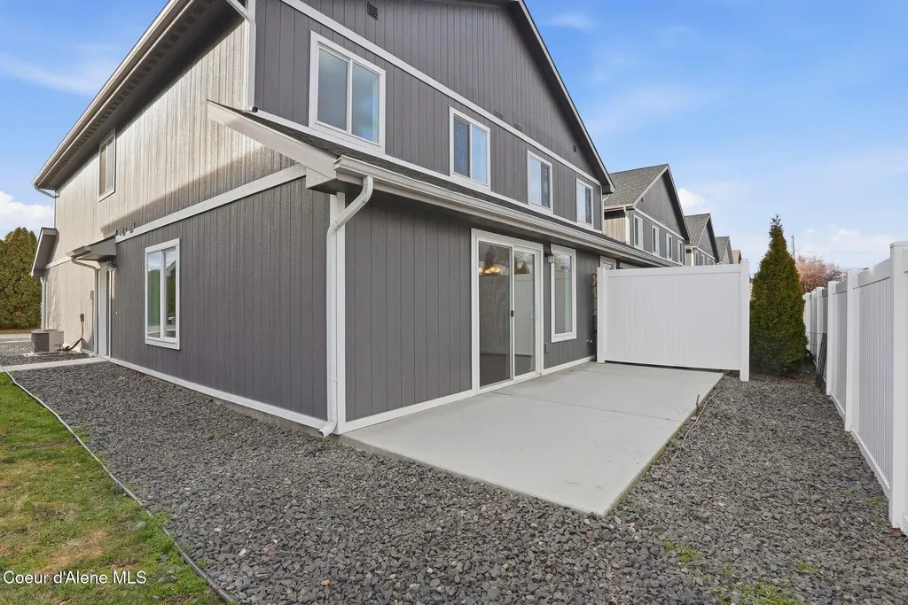 1428 N Michigan Lane Greenacres WA 99016