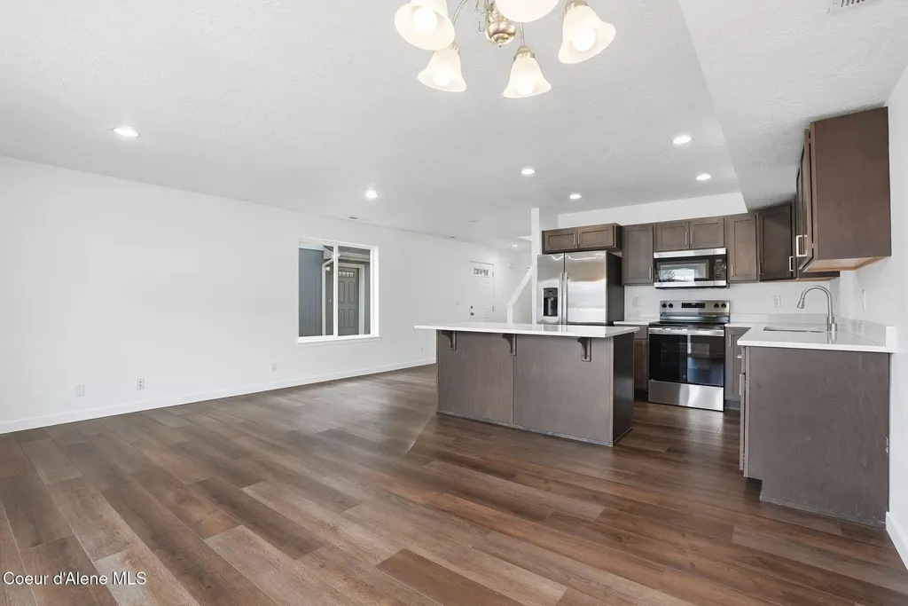 1428 N Michigan Lane Greenacres WA 99016