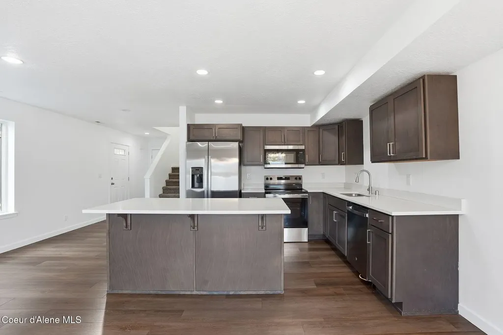 1428 N Michigan Lane Greenacres WA 99016