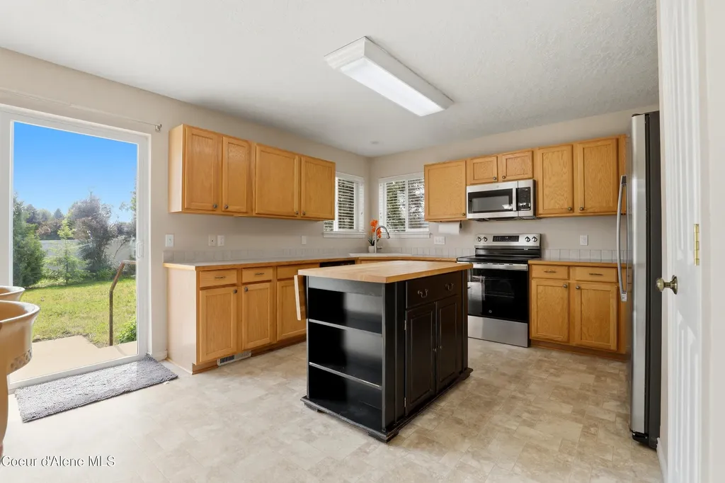 9571 N Macie Loop Hayden ID 83835