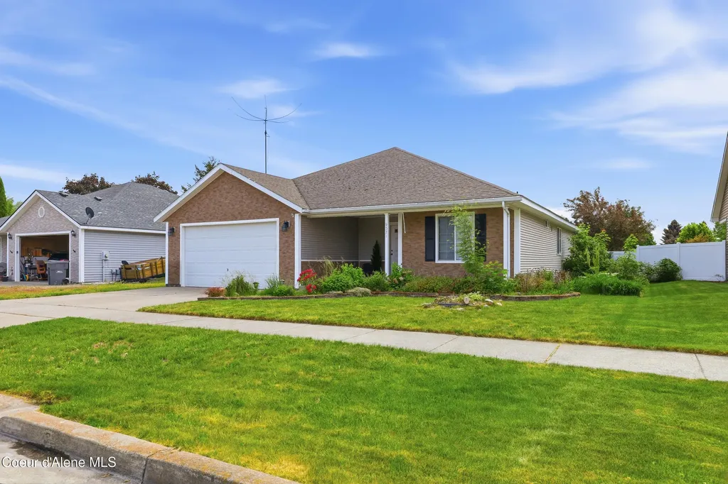 9571 N Macie Loop Hayden ID 83835