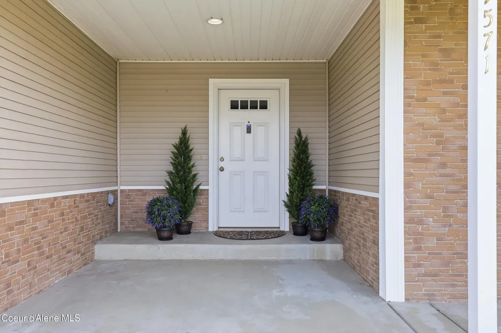 9571 N Macie Loop Hayden ID 83835