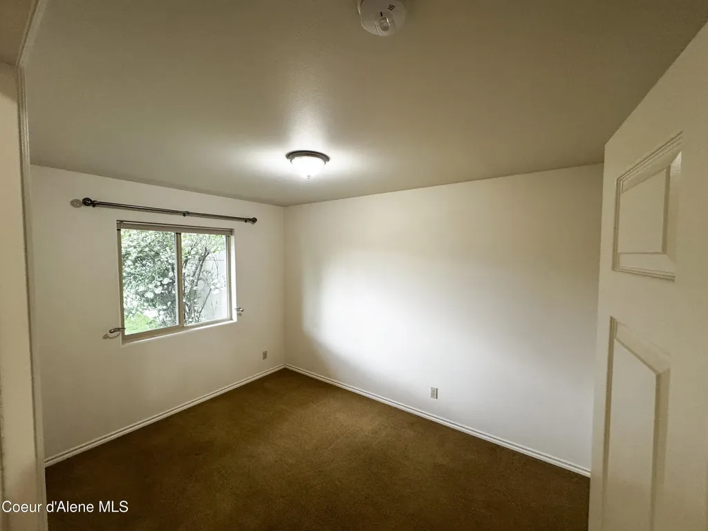 200 Brittany Loop Kootenai ID 83840