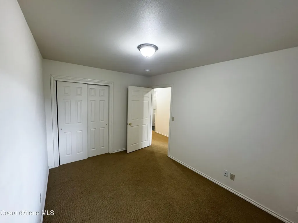 200 Brittany Loop Kootenai ID 83840