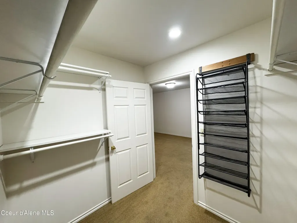 200 Brittany Loop Kootenai ID 83840