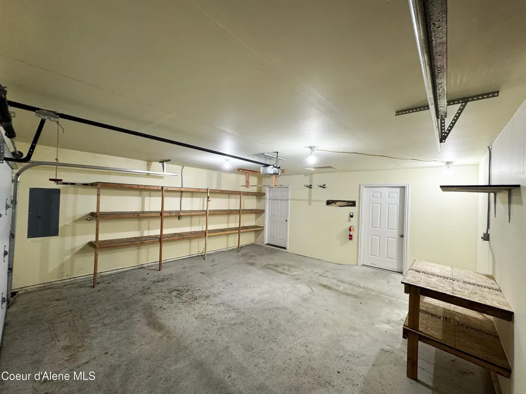 200 Brittany Loop Kootenai ID 83840