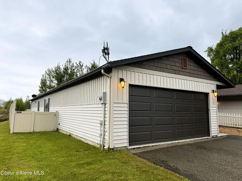 200 Brittany Loop Kootenai ID 83840