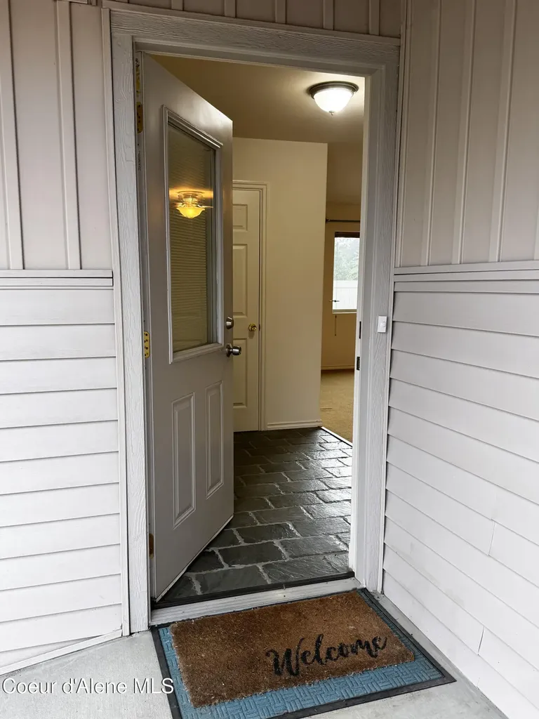 200 Brittany Loop Kootenai ID 83840