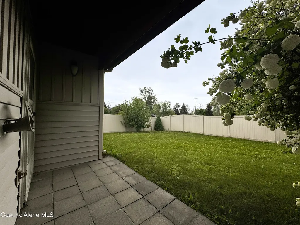 200 Brittany Loop Kootenai ID 83840