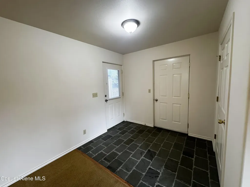200 Brittany Loop Kootenai ID 83840