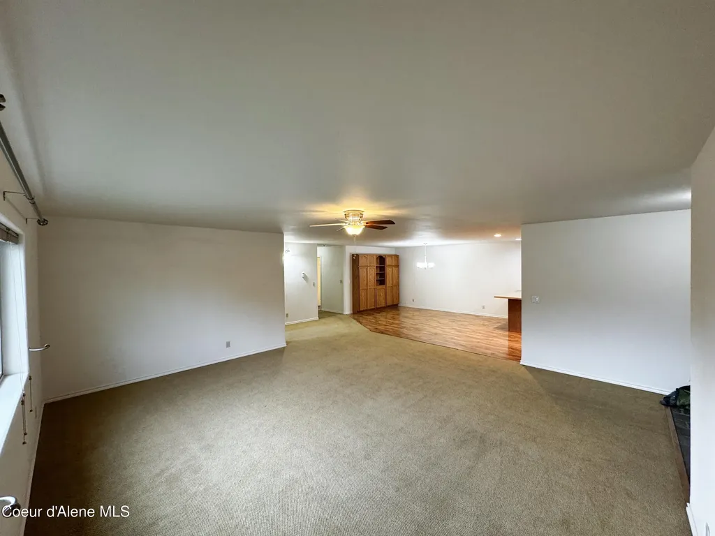200 Brittany Loop Kootenai ID 83840