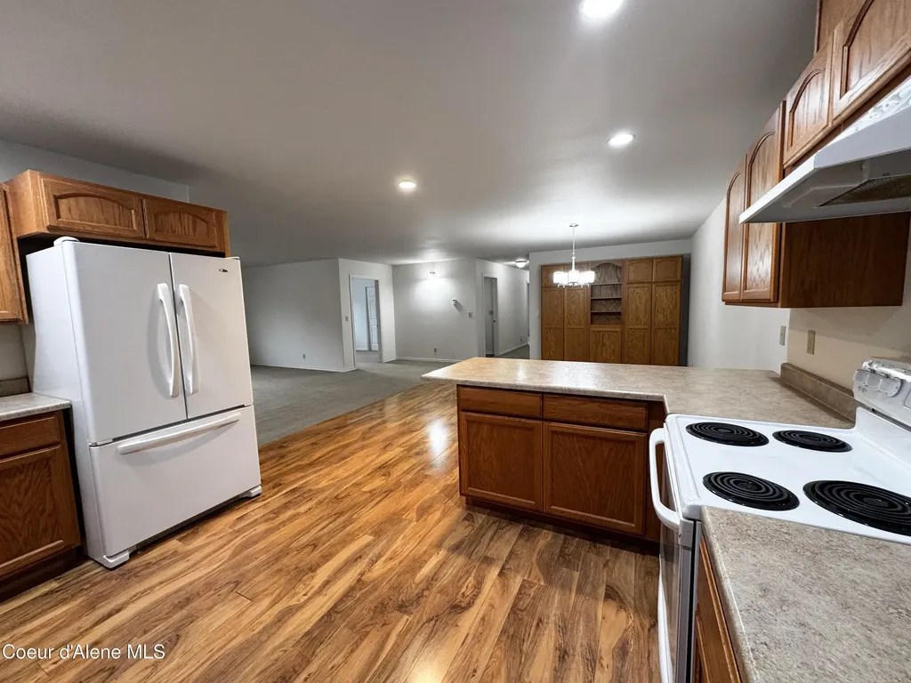 200 Brittany Loop Kootenai ID 83840