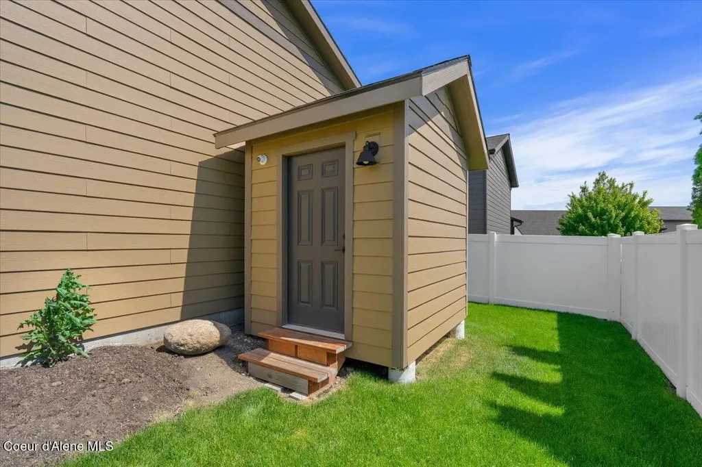 940 W Wayward Circle Post Falls ID 83854