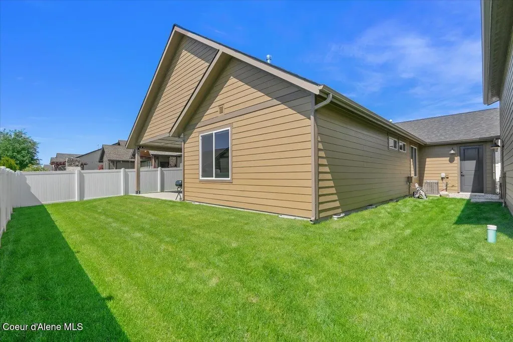 940 W Wayward Circle Post Falls ID 83854