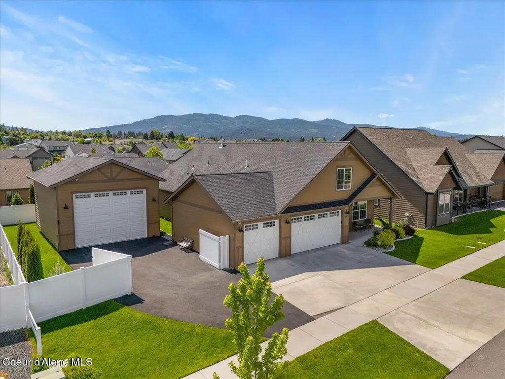 940 W Wayward Circle Post Falls ID 83854