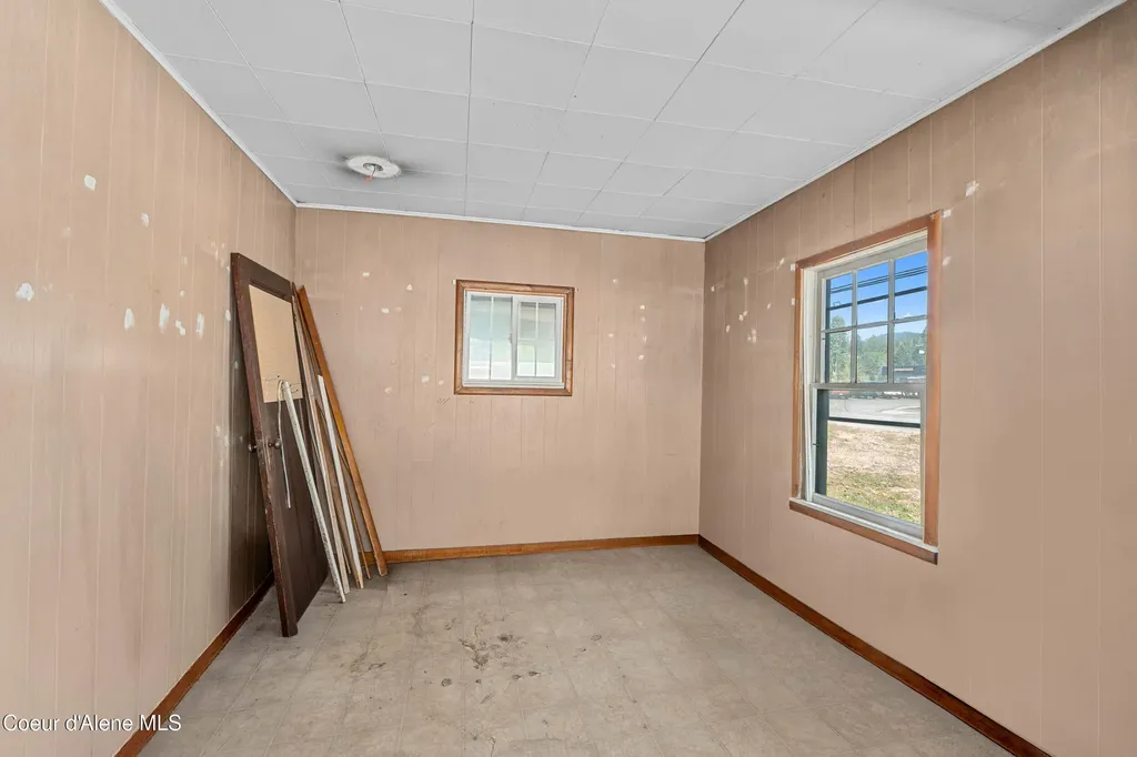 5518 Us-2 Priest River ID 83856