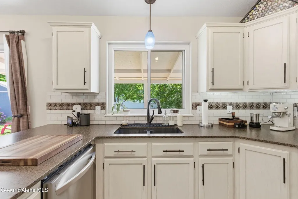 5268 E Woodland Drive Post Falls ID 83854