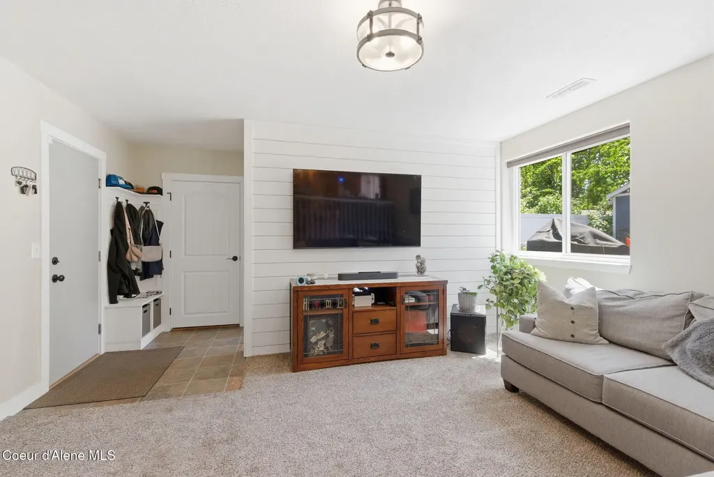 5268 E Woodland Drive Post Falls ID 83854