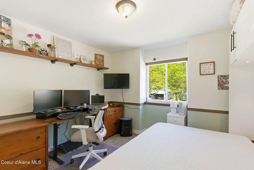5268 E Woodland Drive Post Falls ID 83854