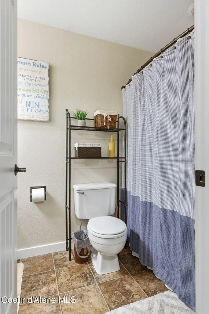 5268 E Woodland Drive Post Falls ID 83854