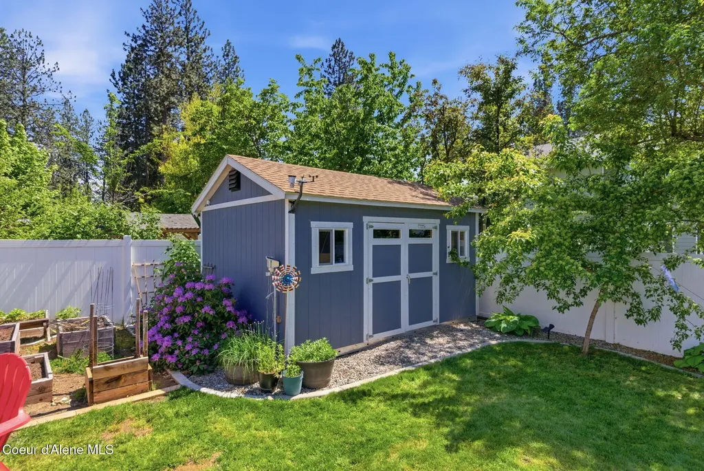 5268 E Woodland Drive Post Falls ID 83854