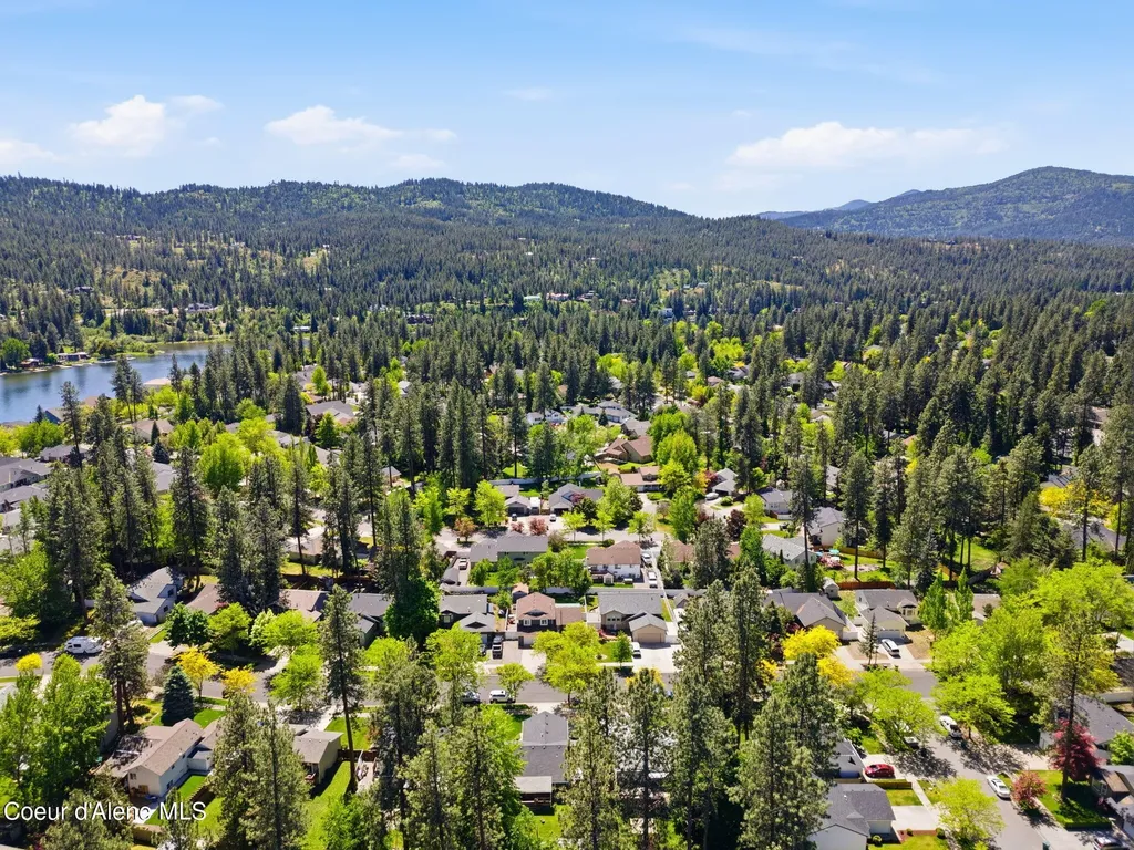 5268 E Woodland Drive Post Falls ID 83854