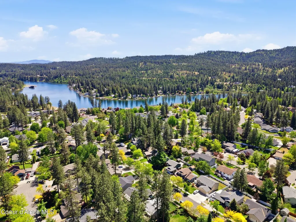 5268 E Woodland Drive Post Falls ID 83854