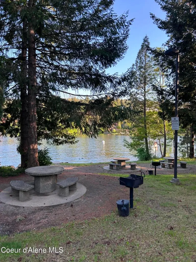 5268 E Woodland Drive Post Falls ID 83854