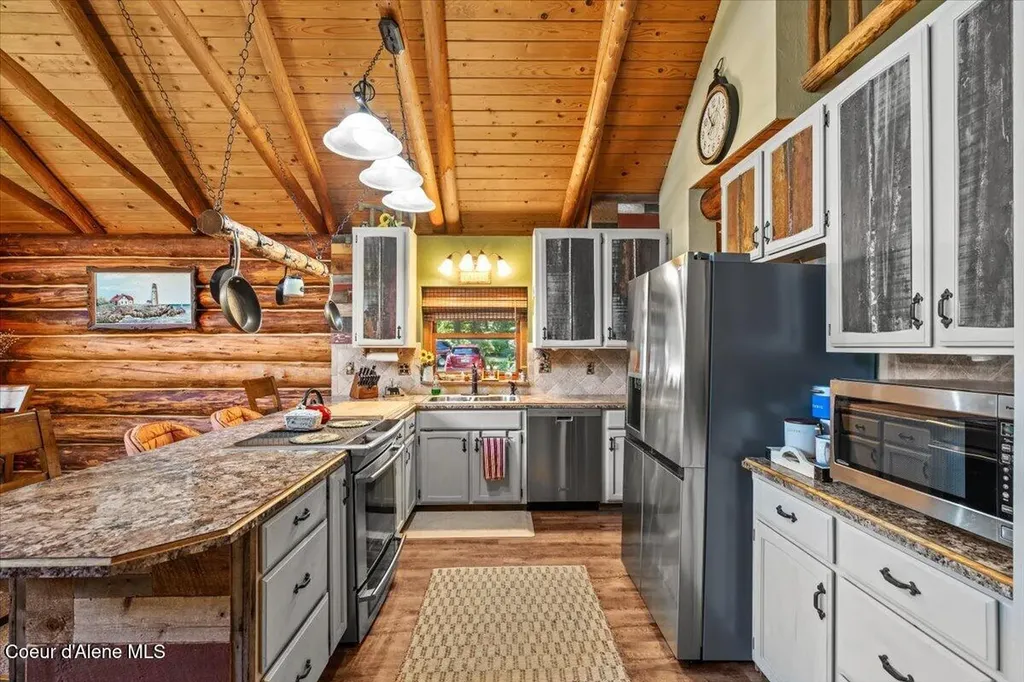 1639 W Hillsdale Road Athol ID 83801