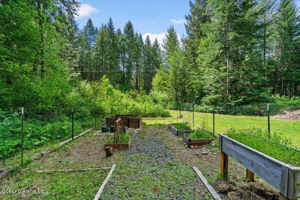 1639 W Hillsdale Road Athol ID 83801
