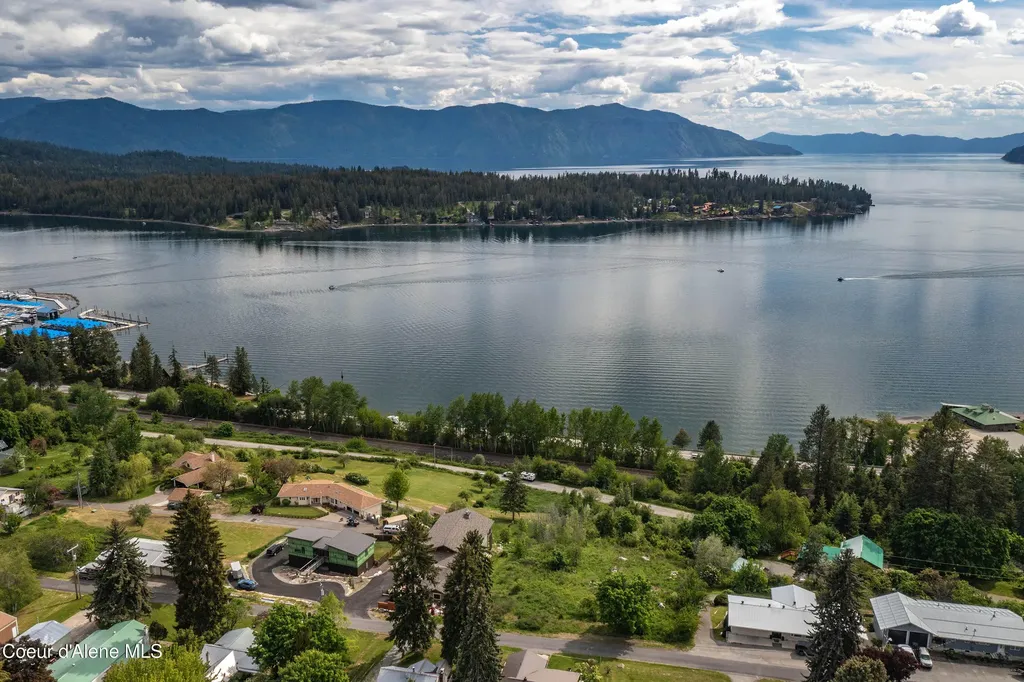 616 Lookout Boulevard Hope ID 83836