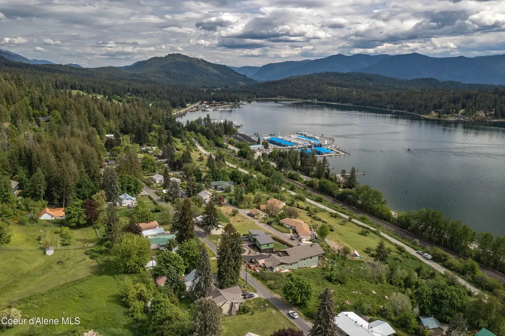 616 Lookout Boulevard Hope ID 83836