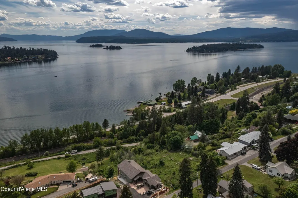 616 Lookout Boulevard Hope ID 83836