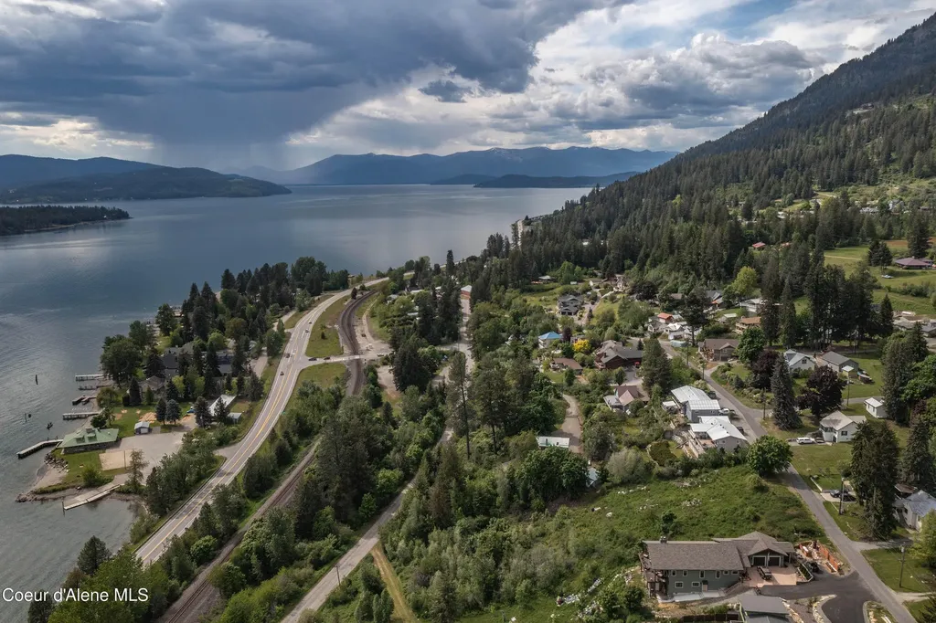 616 Lookout Boulevard Hope ID 83836