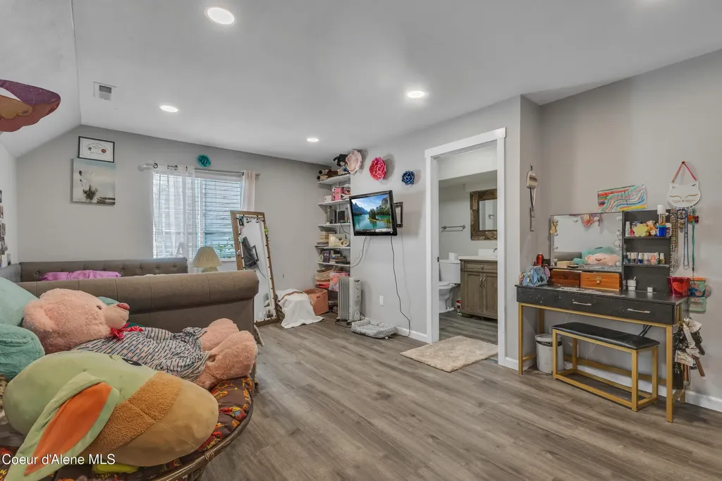 2130 E Bellamy Road Athol ID 83801
