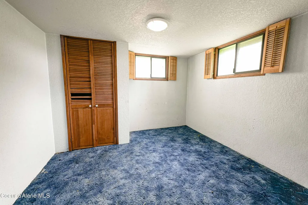 203 W Yellowstone Avenue Silverton ID 83867