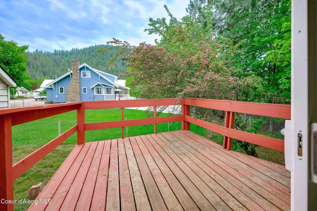 203 W Yellowstone Avenue Silverton ID 83867