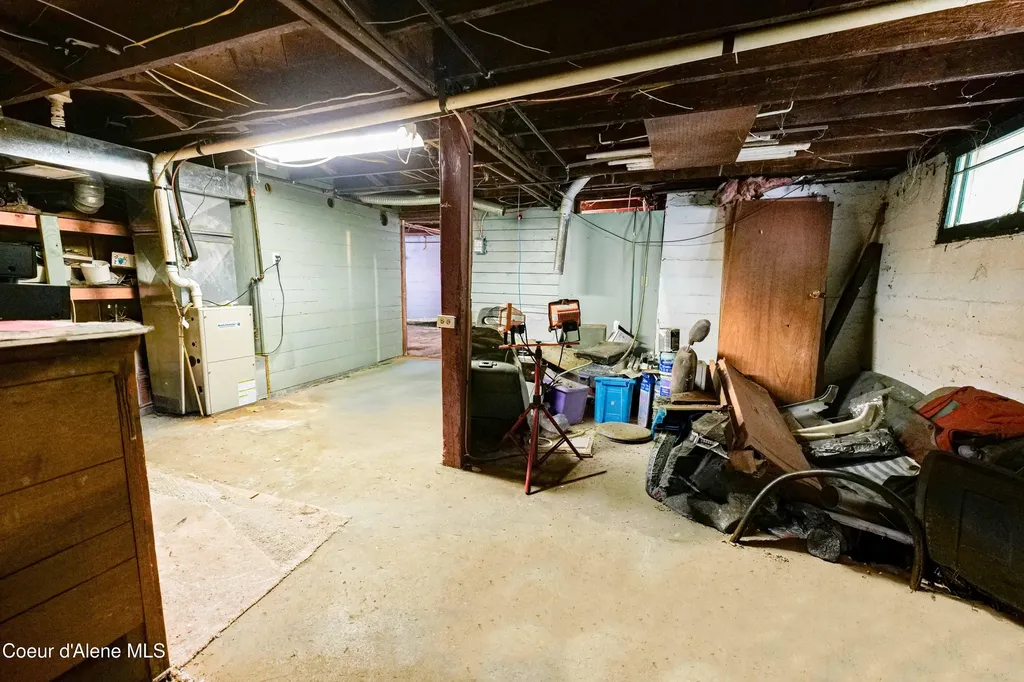 203 W Yellowstone Avenue Silverton ID 83867