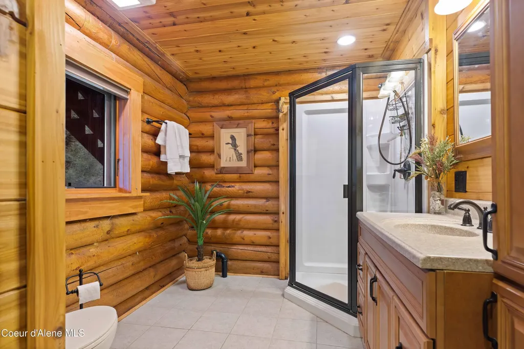 524 Glacier Loop Bayview ID 83803