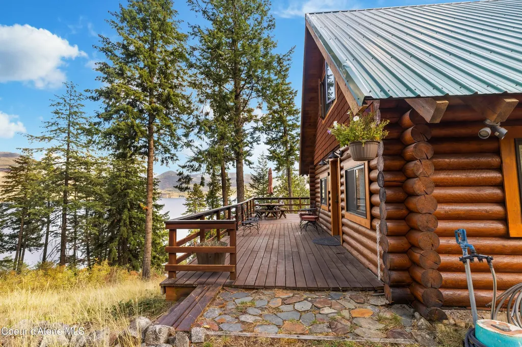 524 Glacier Loop Bayview ID 83803