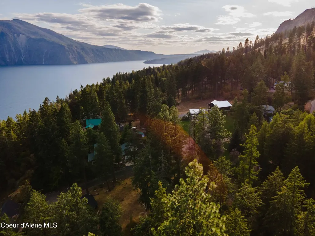 524 Glacier Loop Bayview ID 83803