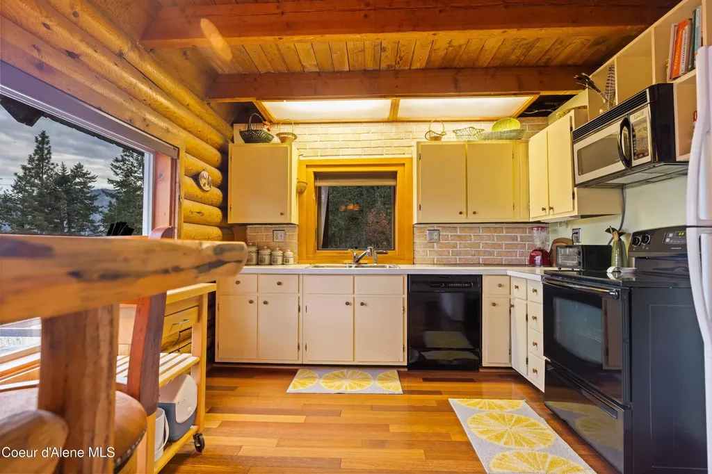 524 Glacier Loop Bayview ID 83803