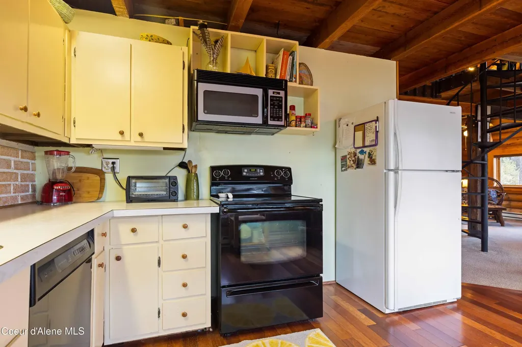 524 Glacier Loop Bayview ID 83803