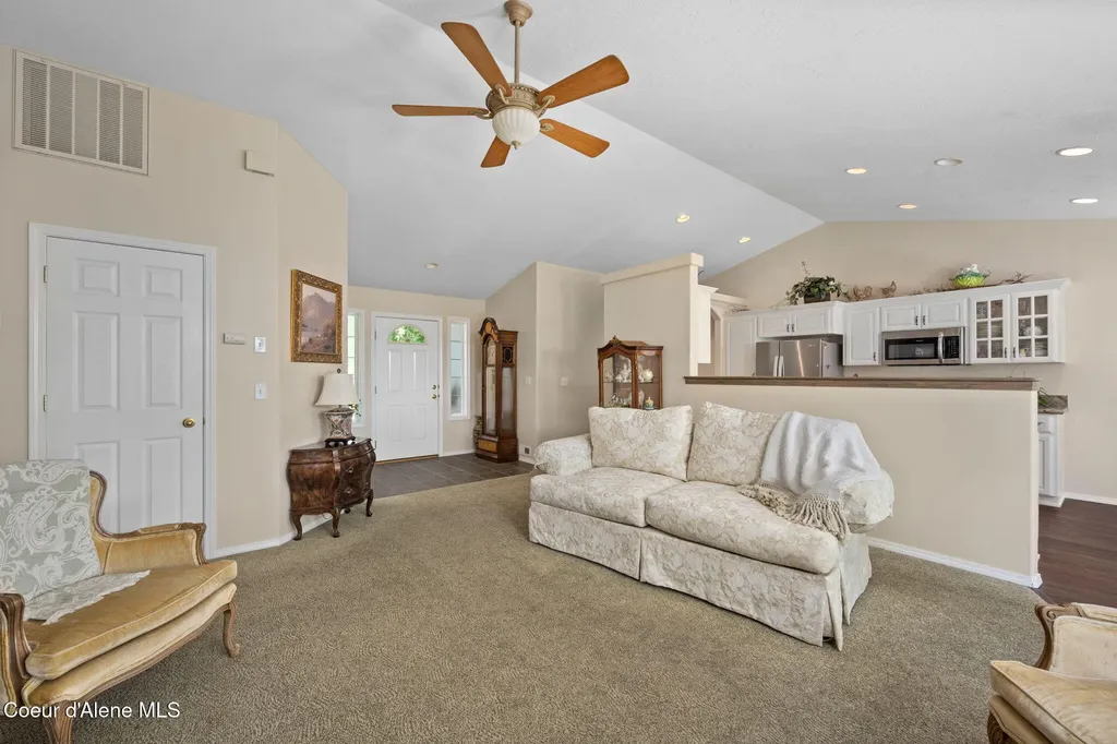 1694 W Cardinal Avenue Hayden ID 83835