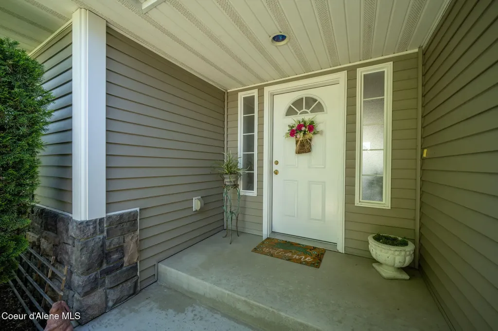 1694 W Cardinal Avenue Hayden ID 83835