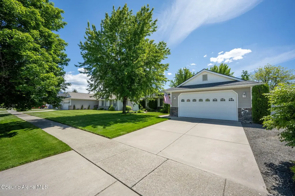 1694 W Cardinal Avenue Hayden ID 83835