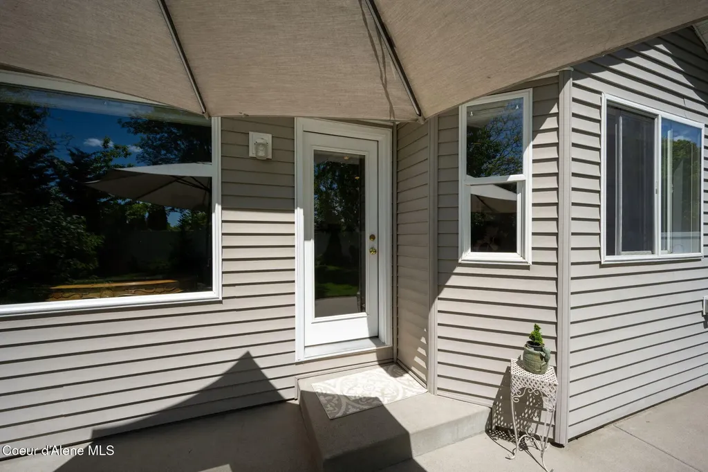 1694 W Cardinal Avenue Hayden ID 83835